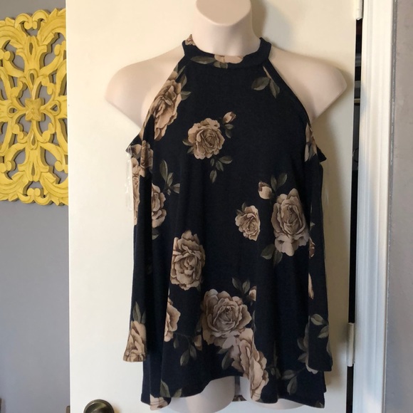 Cold Shoulder Floral Sweater - Picture 2 of 3